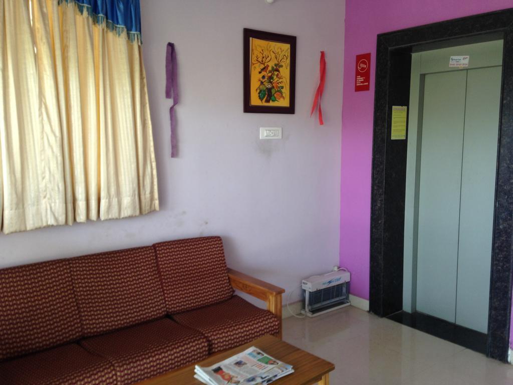 Oyo 4355 Goodland Inn Chennai Exterior foto